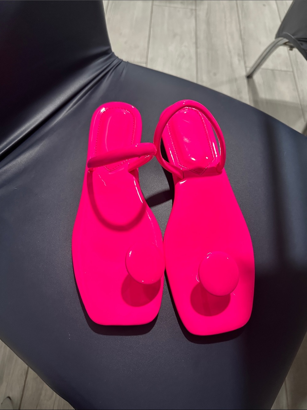 Women's Hot Pink Toe-Ring Slide Sandals